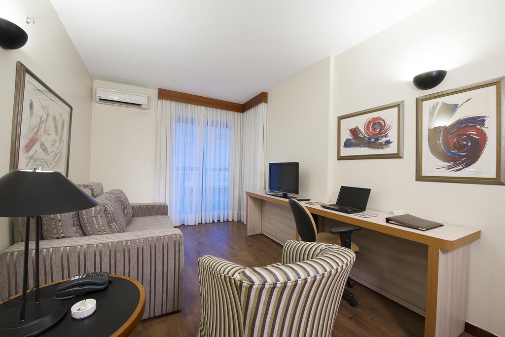Deluxe Suite,112908453:JPEG