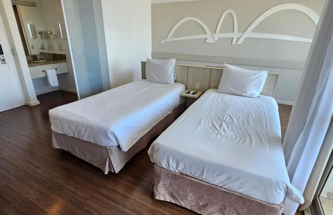 FLAT NO MERCURE BRASÍLIA LIDER, AO LADO DA ESPLANADA DOS MINISTÉRIOS, ESTÁDIO MANÉ GARRINCHA E CENTRO DE CONVENÇÕES, COM PISCINA, ACADEMIA, RESTAURANTE, RECEPÇÃO 24HS By REI DOS FLATS-1